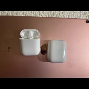 Airpods charging case